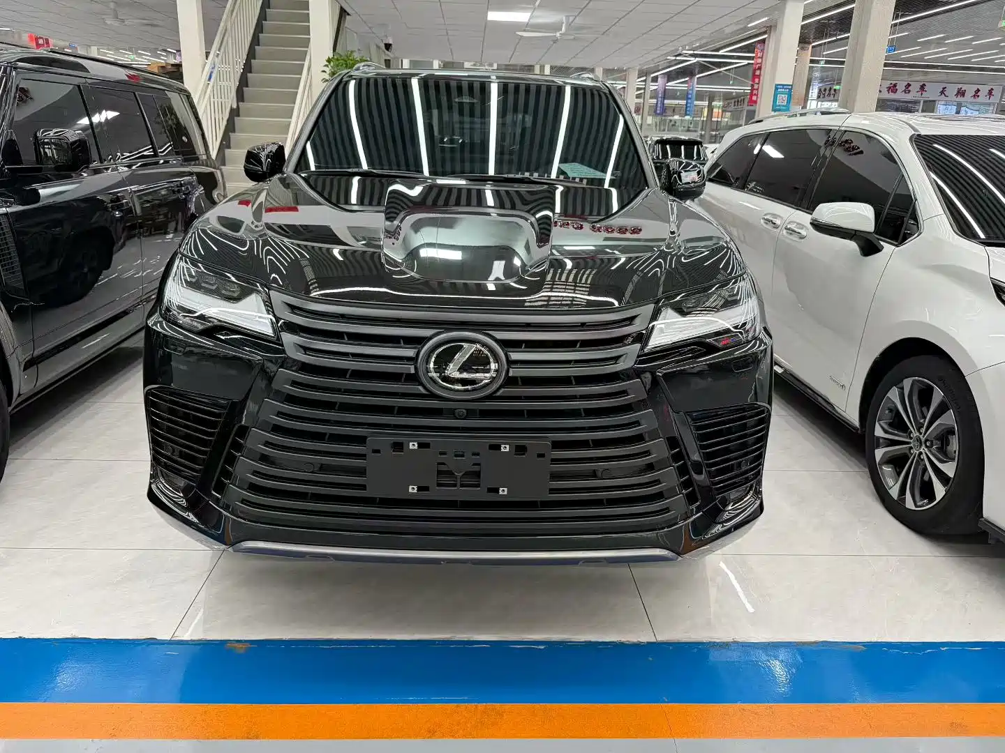 Photo 1 - Lexus LX
