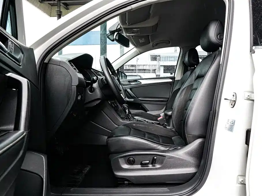 Volkswagen Tiguan L 2017 330TSI Automatic 2WD Comfort Edition фото 8