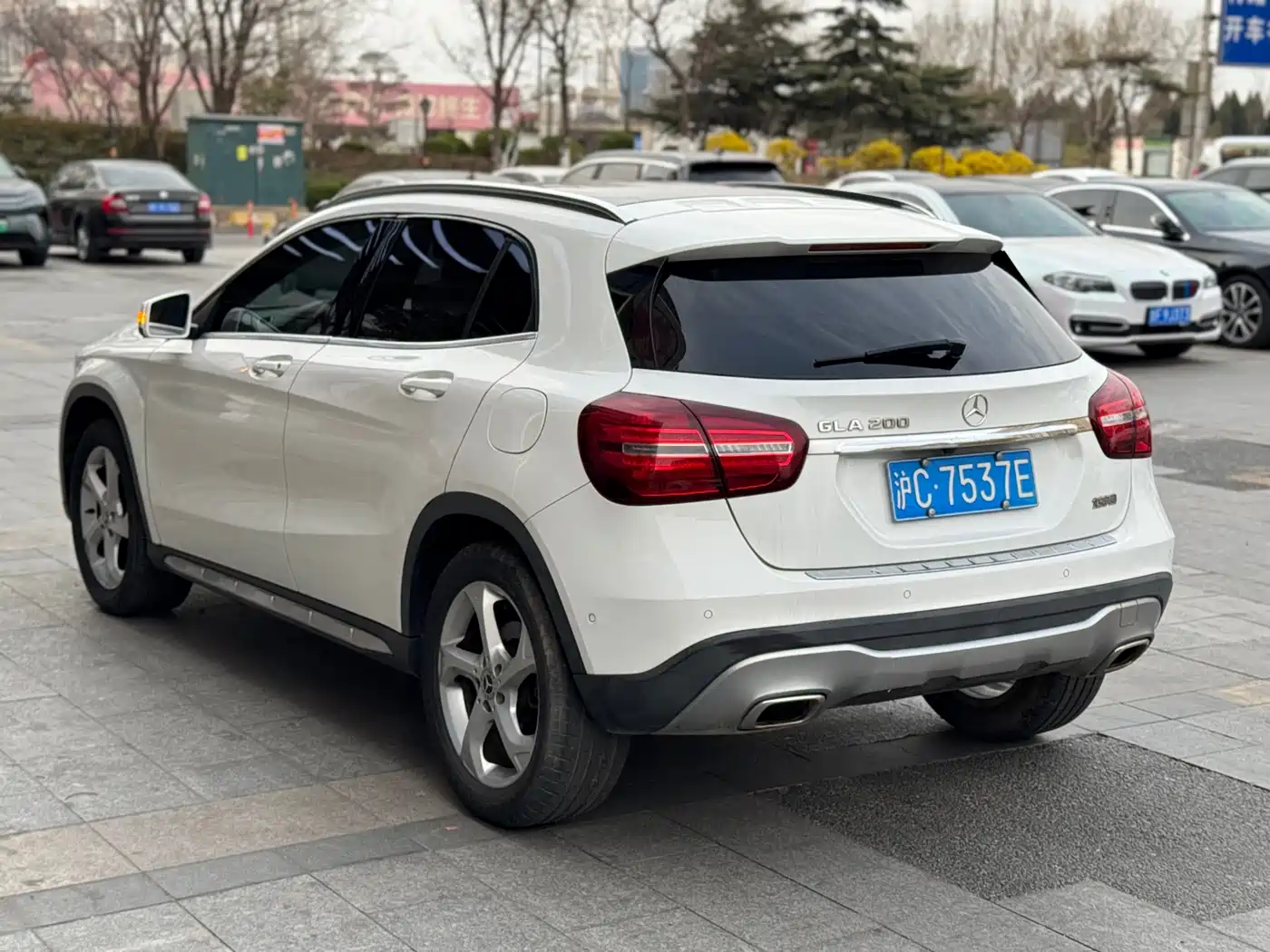 MERCEDES-BENZ GLA
