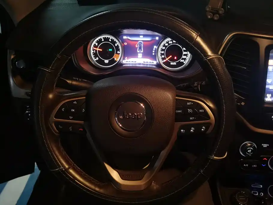 Jeep Cherokee (Import) 2015 2014 2.4L Luxury