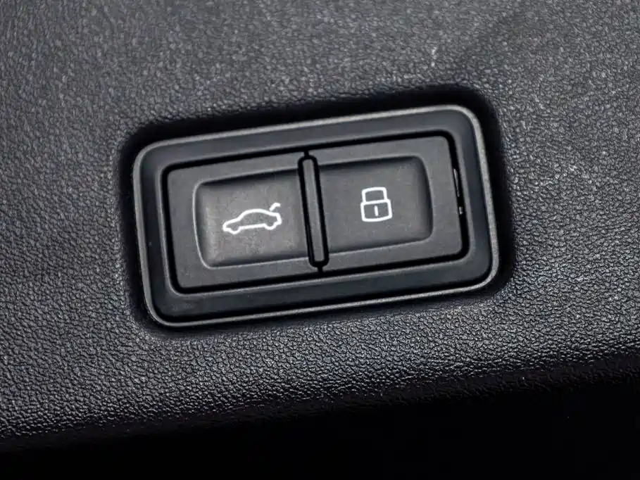 Audi Q6 2023 2023 45 TFSI quattro Uniform Cloud Yulin Package