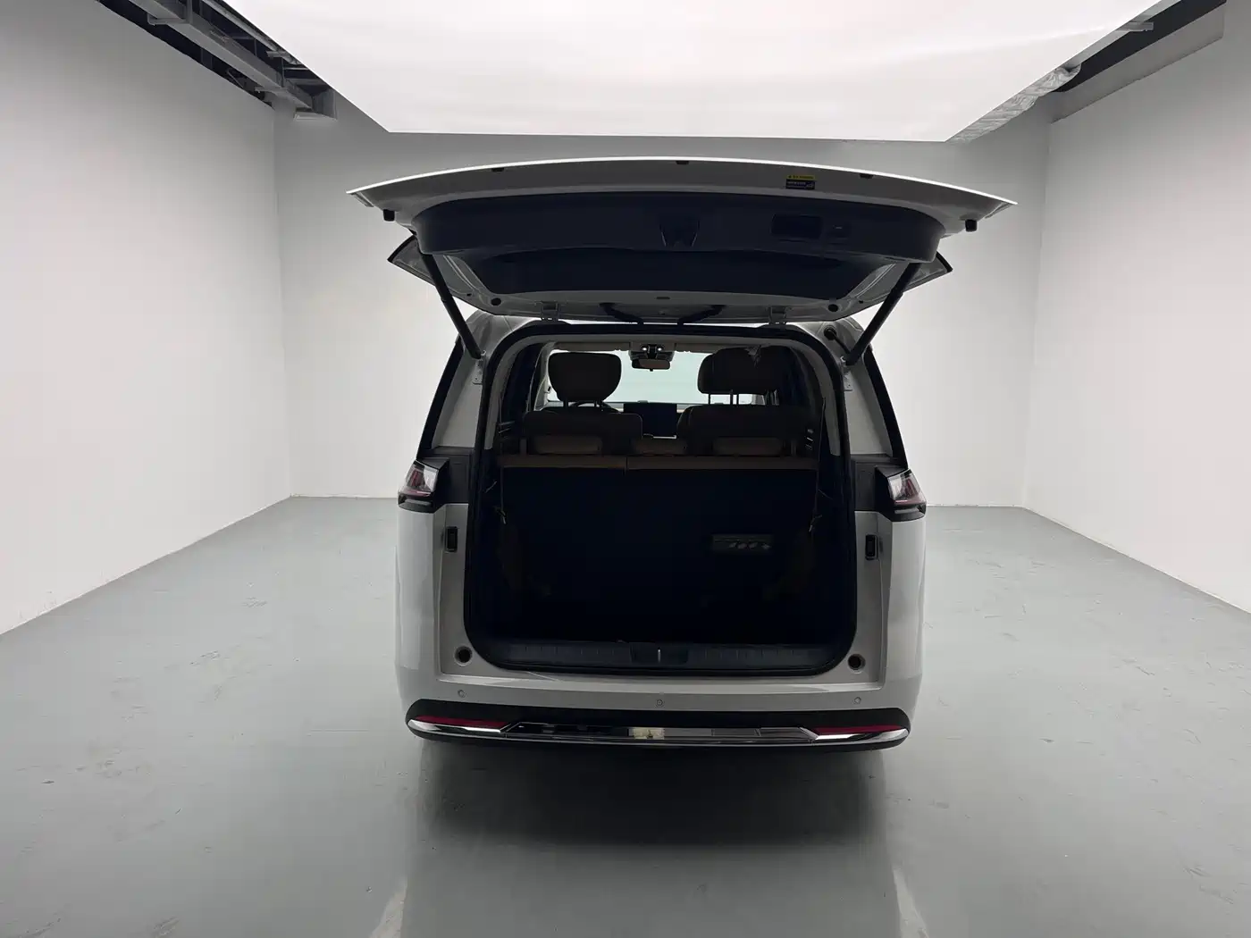 GAC Trumpchi Trumpchi E8 NEV 2024 150km Soaring Dragon Glory Edition фото 10