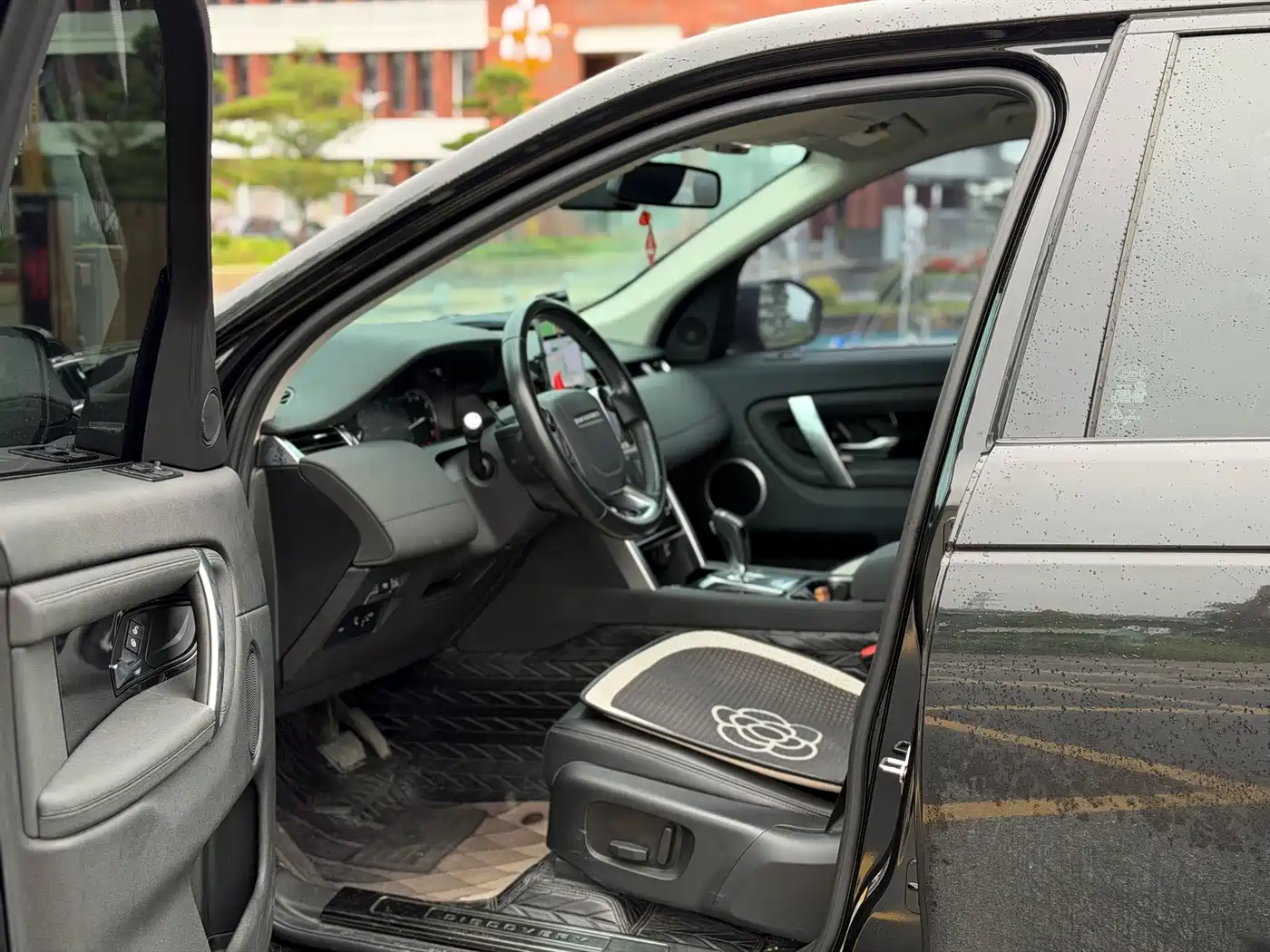 Photo 2 - Land Rover Discovery Sport