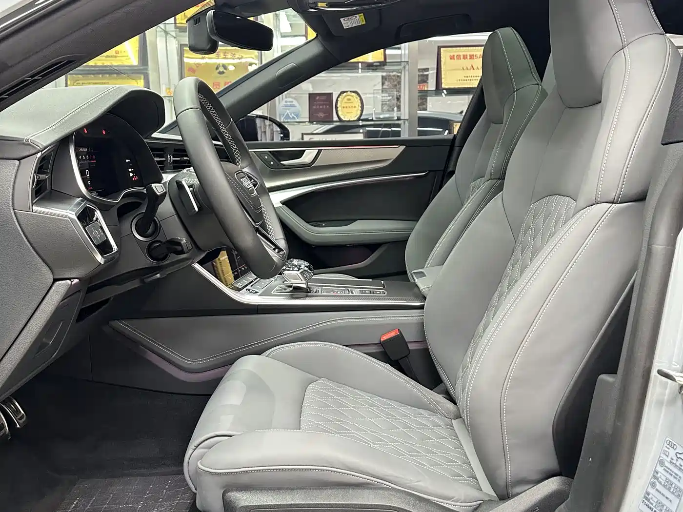 Фото 8 - Audi A7L