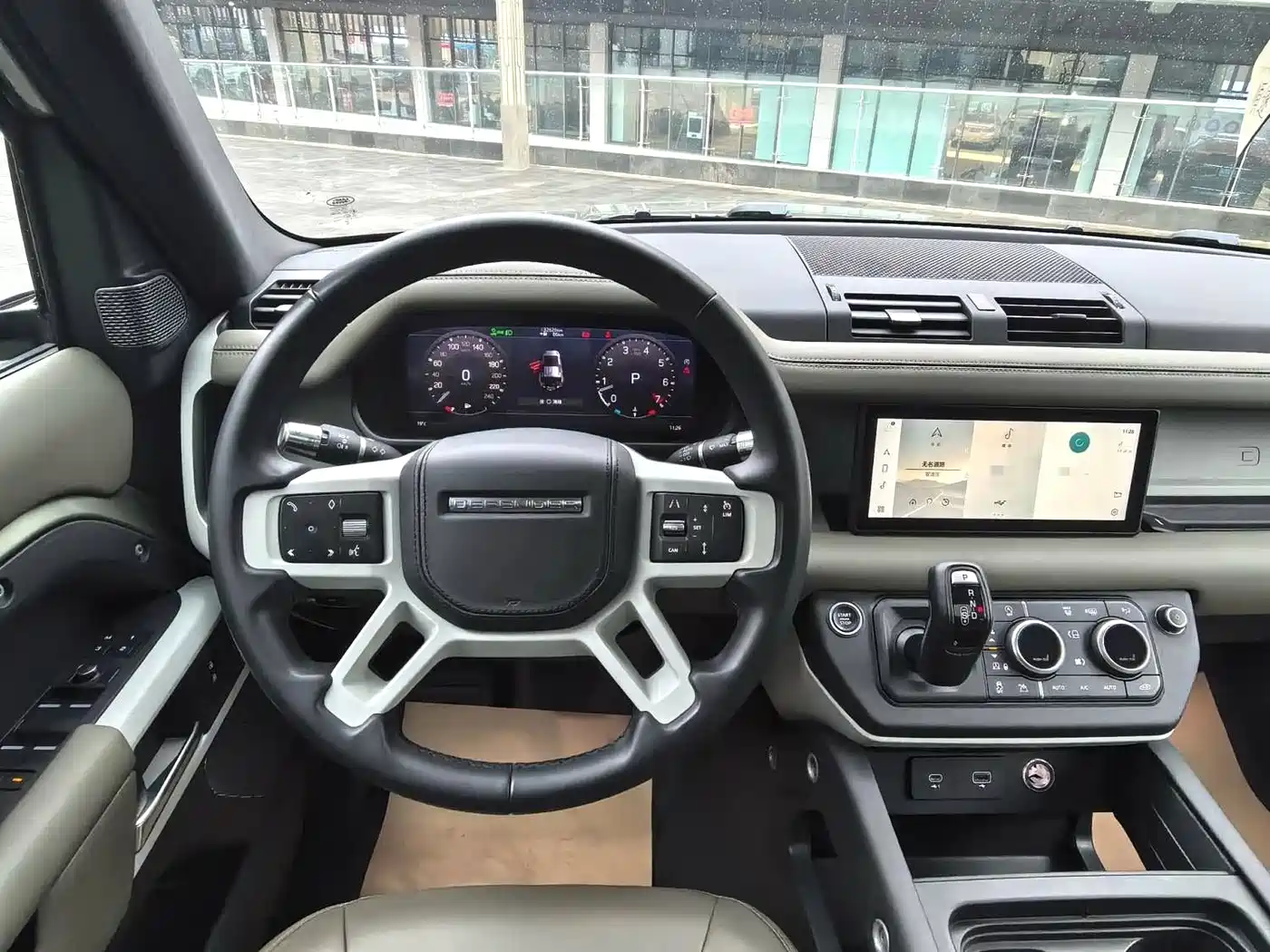 Land Rover Defender 2021 110 P400 SE фото 12
