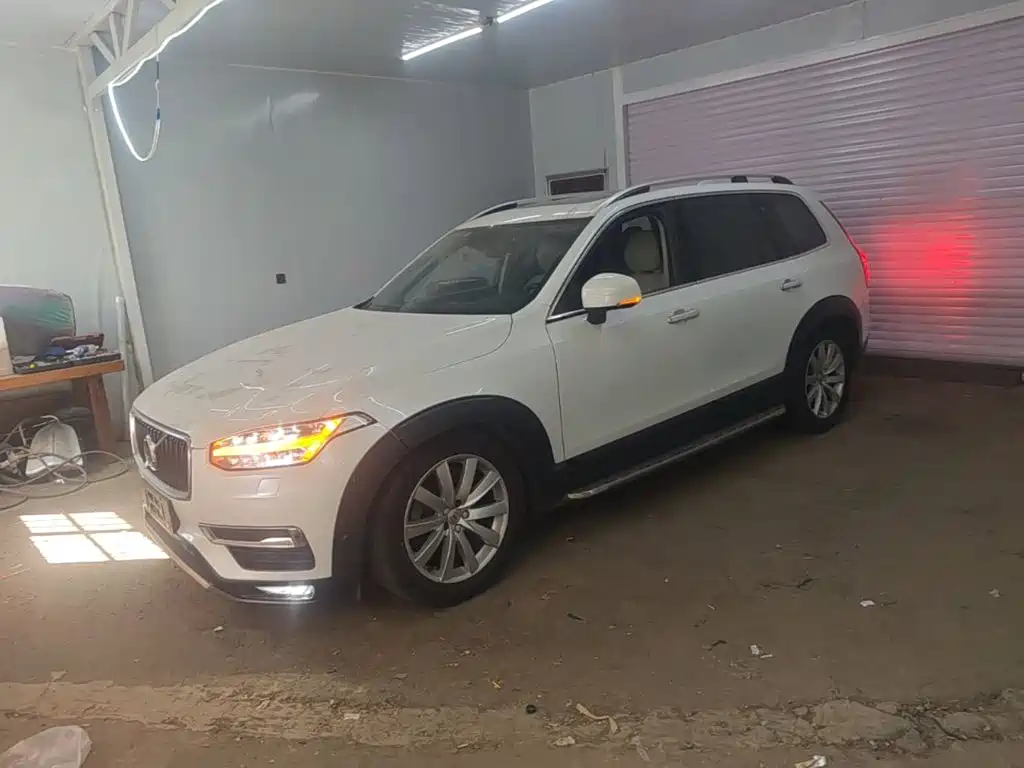 Фото 2 - Volvo XC90