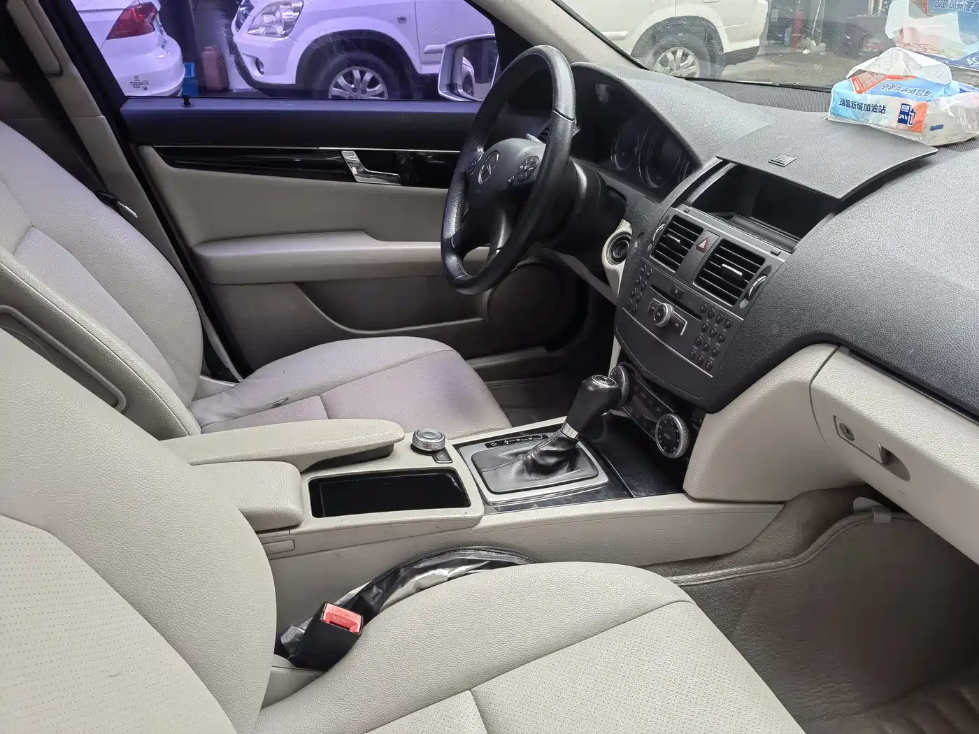 Mercedes-Benz C-Class 2010 C 180K Classic фото 7