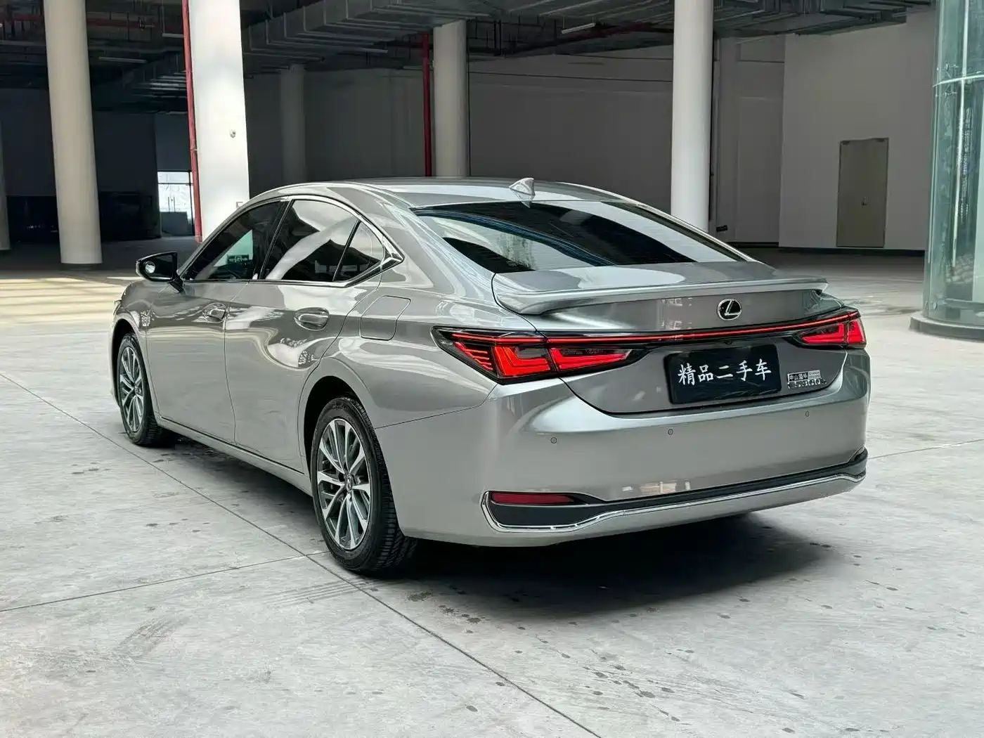 Lexus ES 2025 300h Ultimate Edition фото 7