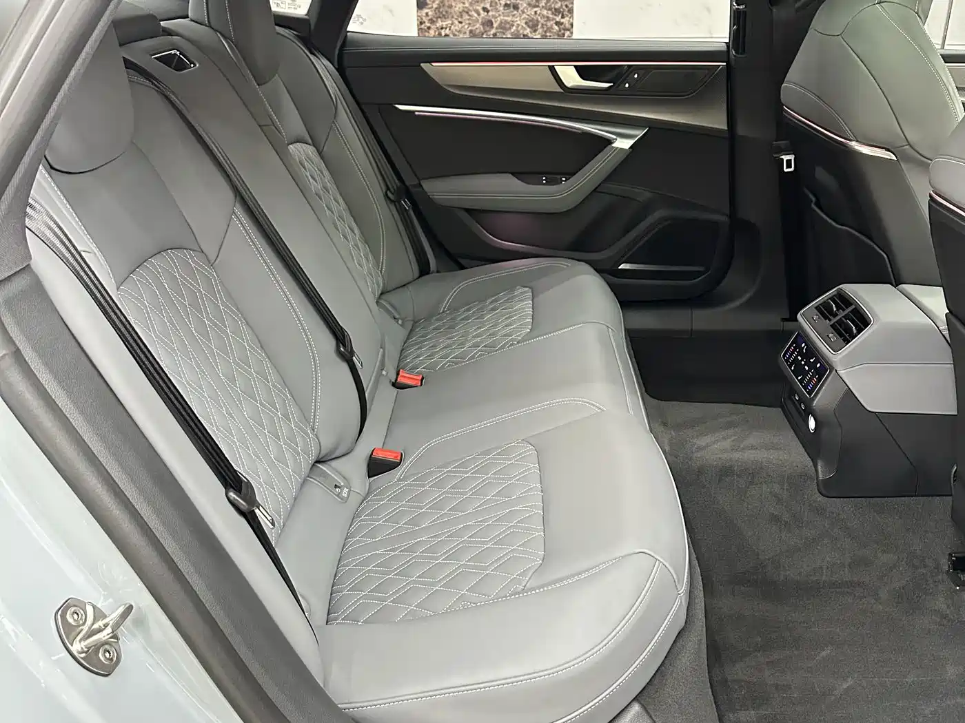 Фото 11 - Audi A7L