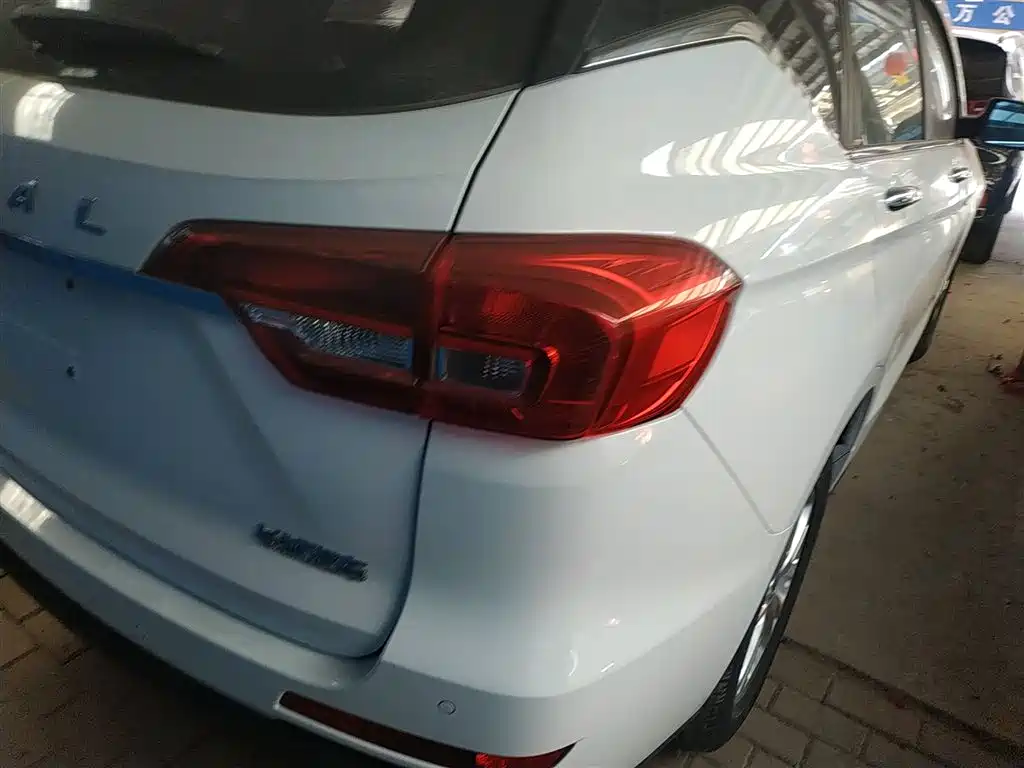 Haval M6 2017 1.5T Automatic 2WD Elite фото 8