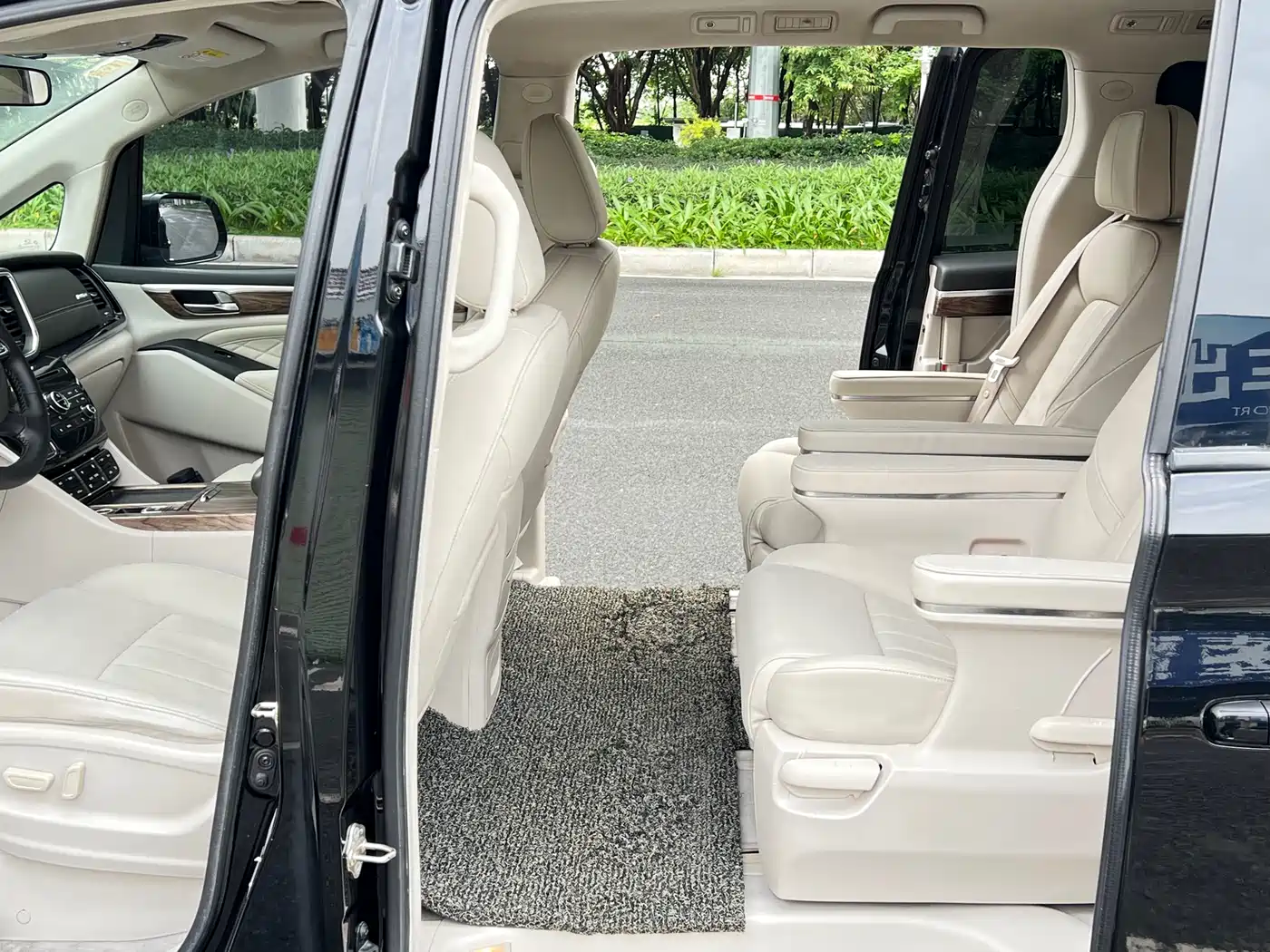GAC Trumpchi Trumpchi M8 2018 320T Exclusive Edition фото 12