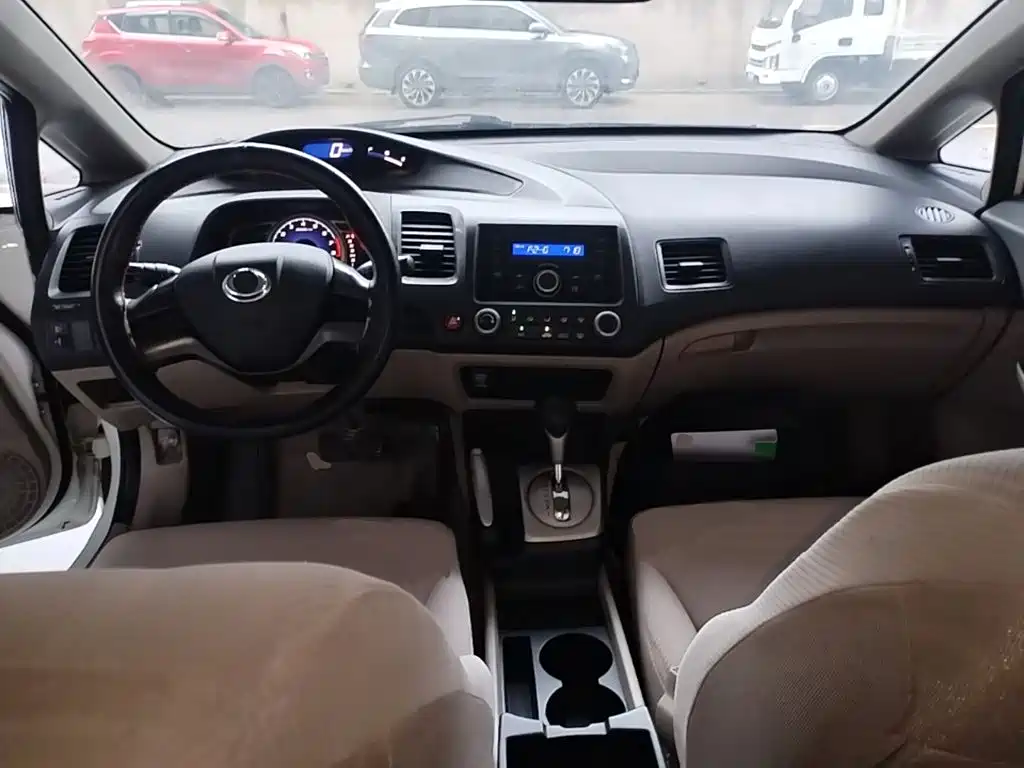 CIIMO CIIMO 2015 2015 1.8L Automatic Comfort Edition