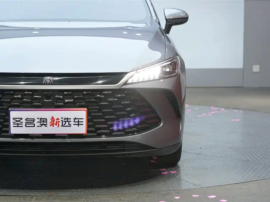 BYD Qin PLUS 2025 DM-i Smart Drive 55KM Leader фото 5