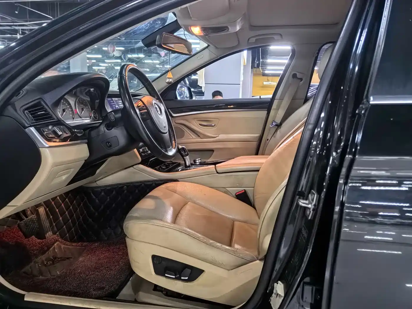 BMW 5 Series 2012 530Li Luxury фото 4
