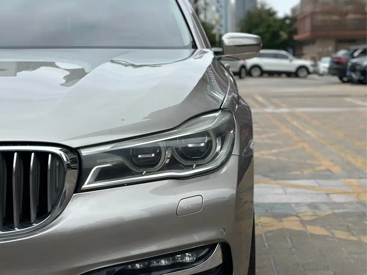 BMW 7 Series 2017 740Li Leading Edition фото 22