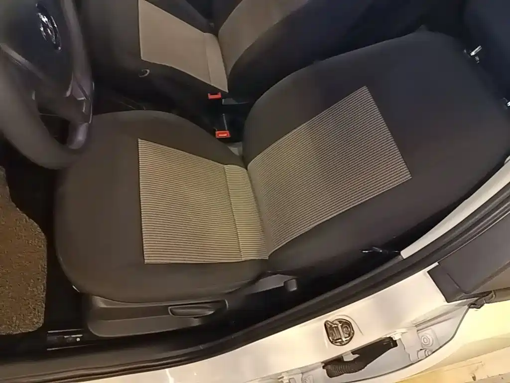 Volkswagen Polo 2016 1.4L Automatic Trend фото 15