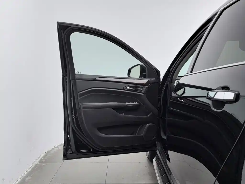 Фото 8 - Cadillac SRX