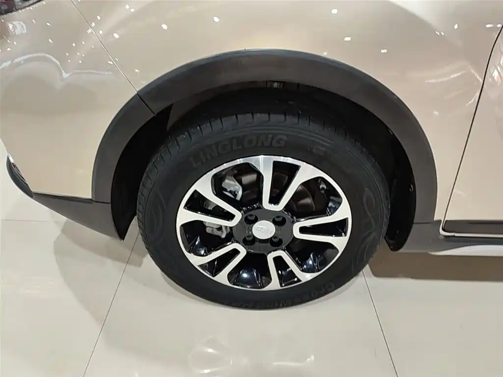 Фото 23 - Geely Vision X3