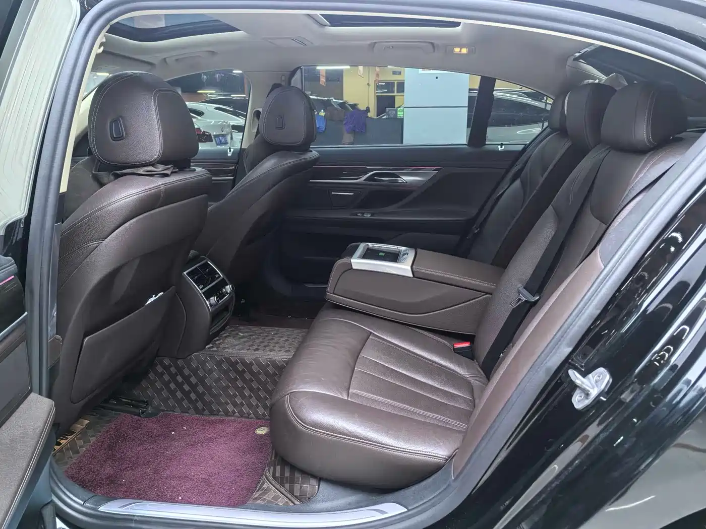 BMW 7 Series 2017 730Li Leading Edition фото 7