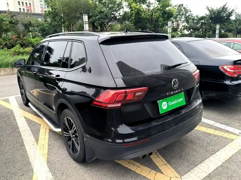 Photo 5 - Volkswagen Tiguan L