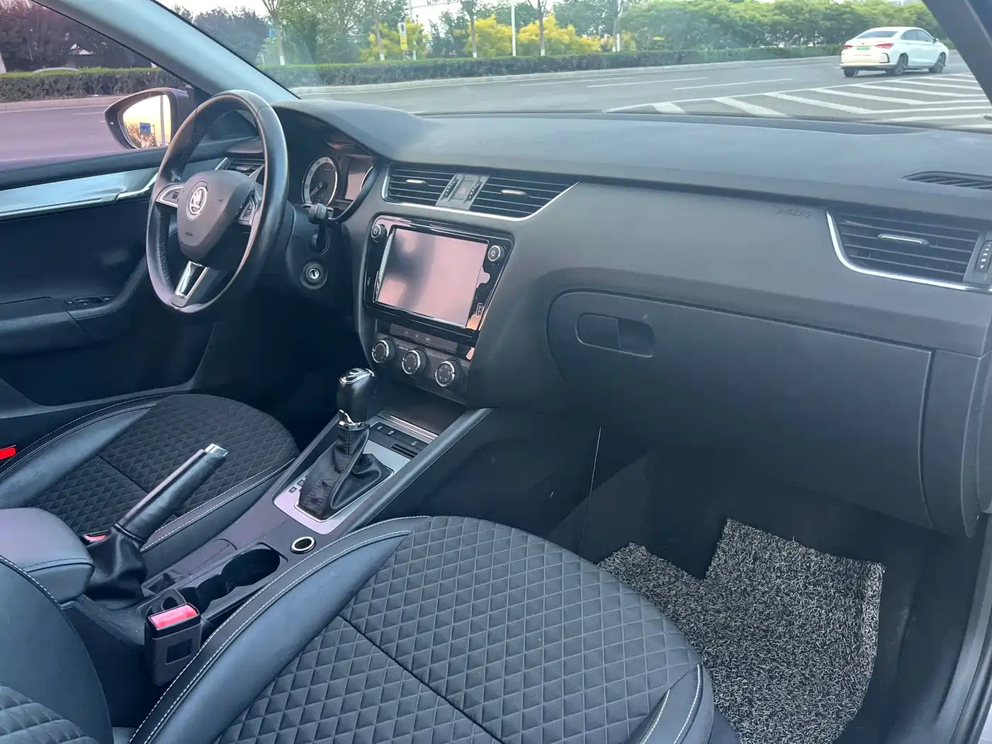 Škoda Octavia 2018 TSI230 DSG Luxury Edition фото 4