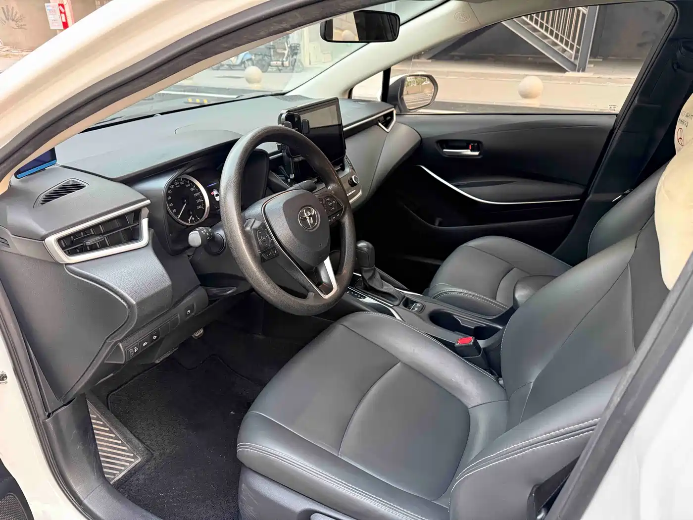 Toyota Corolla 2022 Hybrid 1.8L E-CVT Pioneer Edition фото 4