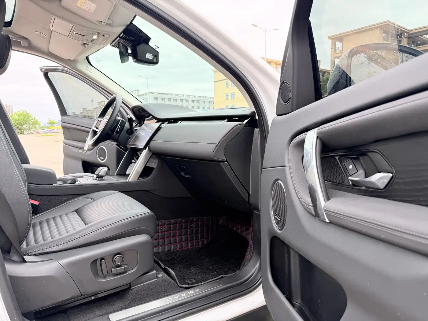 Land Rover Discovery Sport 2025 249PS Performance Tech Edition фото 15