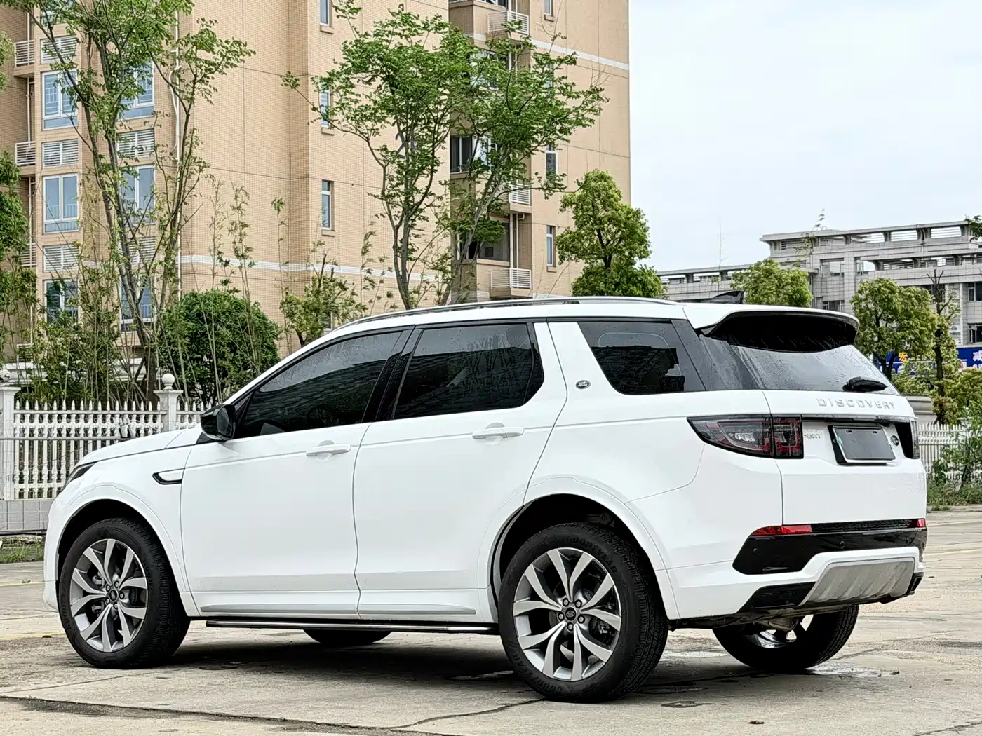 Land Rover Discovery Sport 2025 249PS Performance Tech Edition фото 22