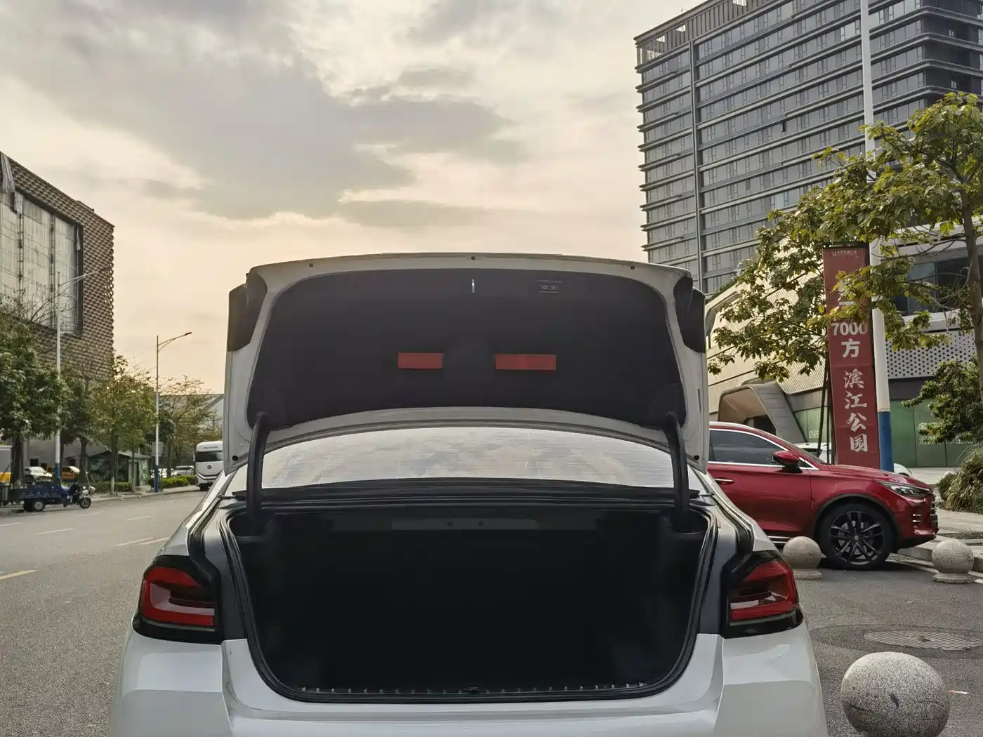 BMW 5 Series 2023 530Li Leading M Sport Package фото 24