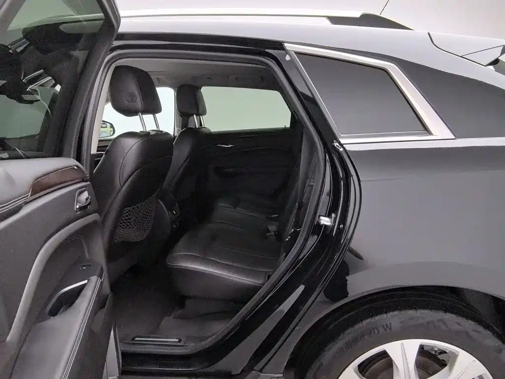 Фото 15 - Cadillac SRX