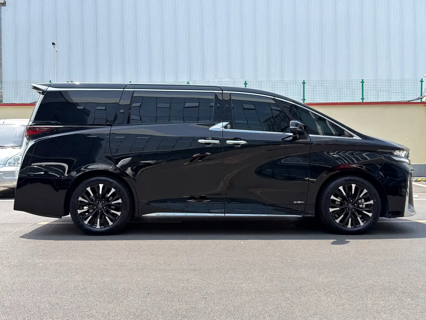 Toyota Vellfire 2024 Crown Hybrid 2.5L Executive Premium Edition фото 15