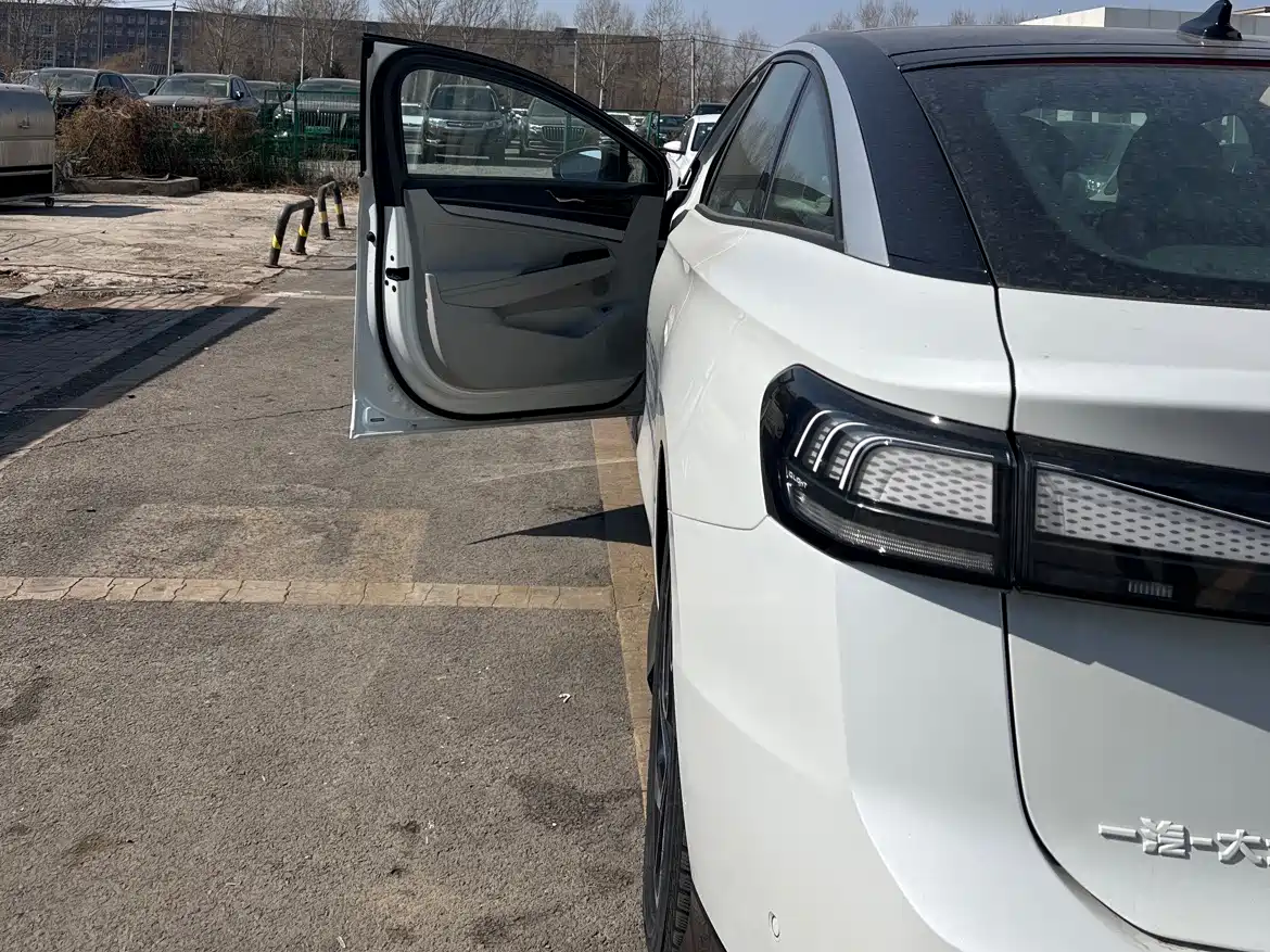 VOLKSWAGEN ID.7 VIZZION