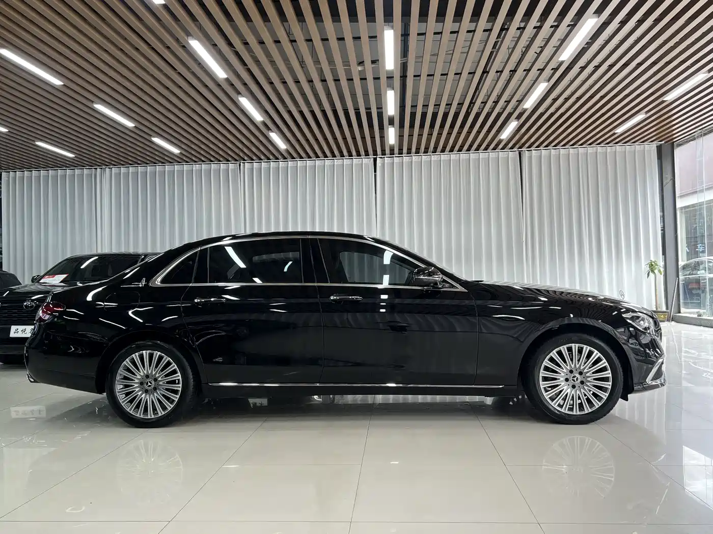 Mercedes-Benz E-Class 2023 E 300 L Fashion фото 4