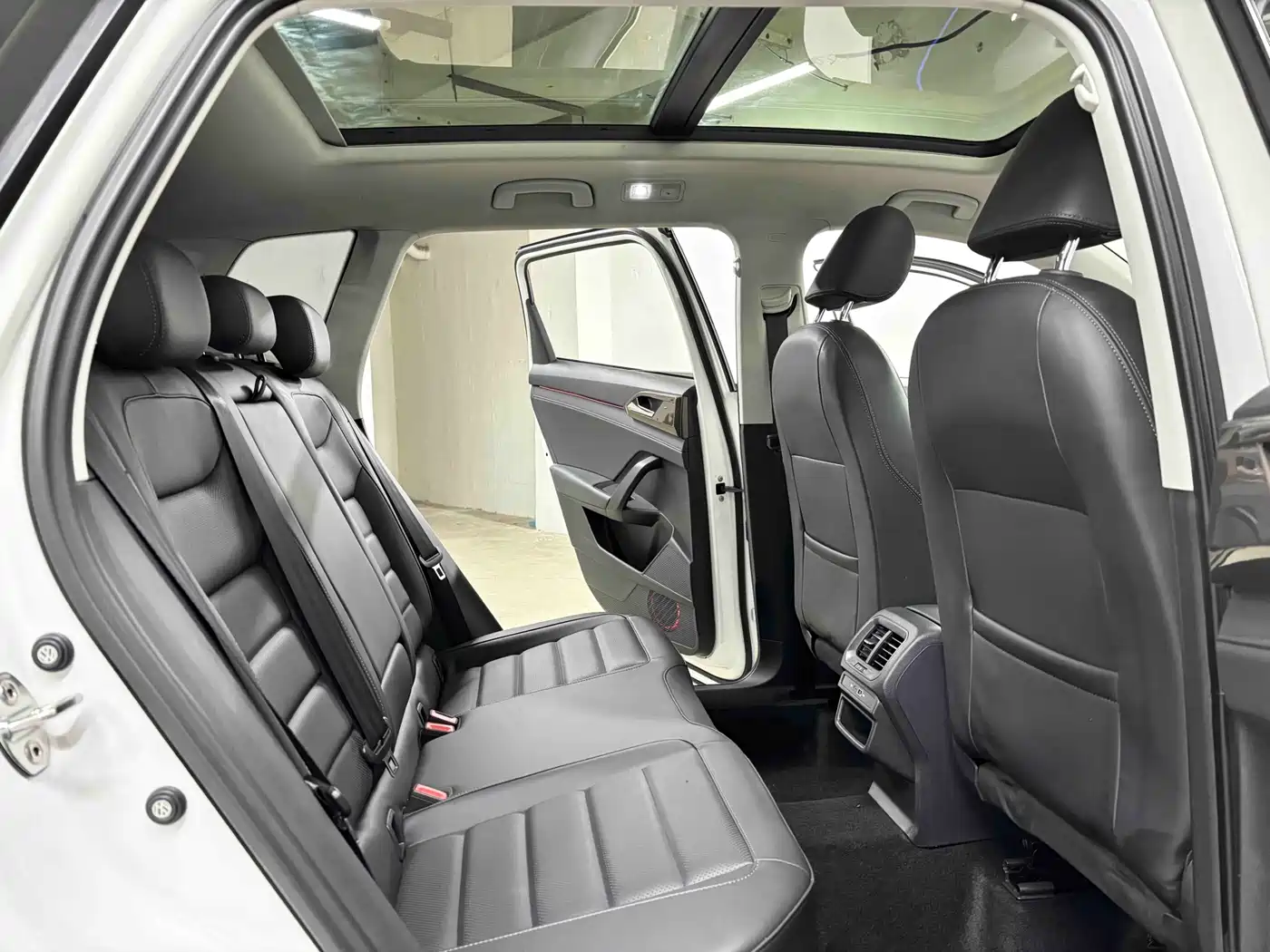 Volkswagen Tharu 2022 280TSI FWD Luxury Edition фото 9