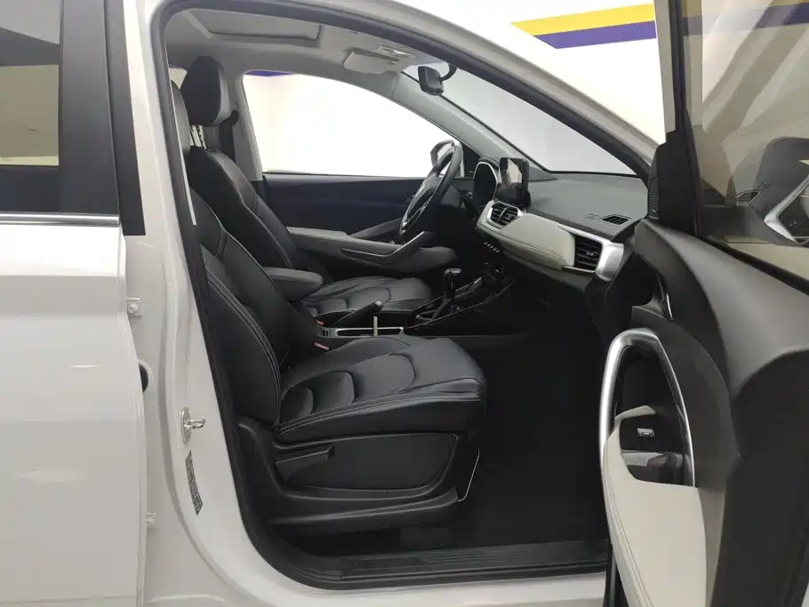 Baojun 530 2019 2019 1.5T CVT Luxury 7-seater China V