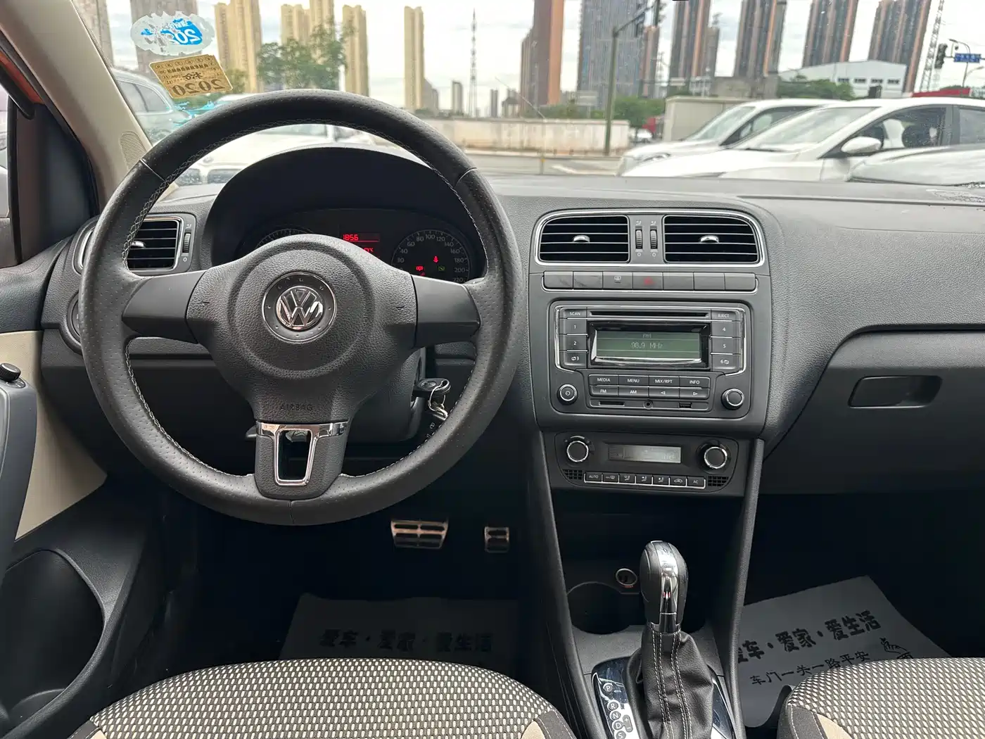 Volkswagen Polo 2014 1.6L Cross Polo Automatic фото 10
