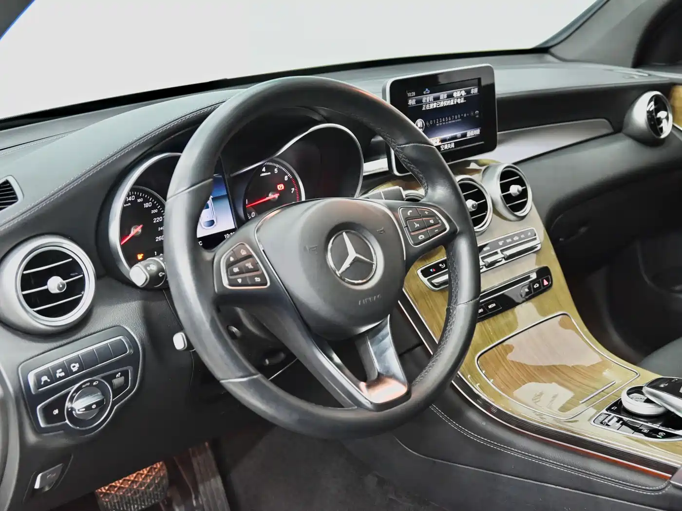 Mercedes-Benz GLC Coupe 2019 GLC 260 4MATIC Coupe SUV фото 18