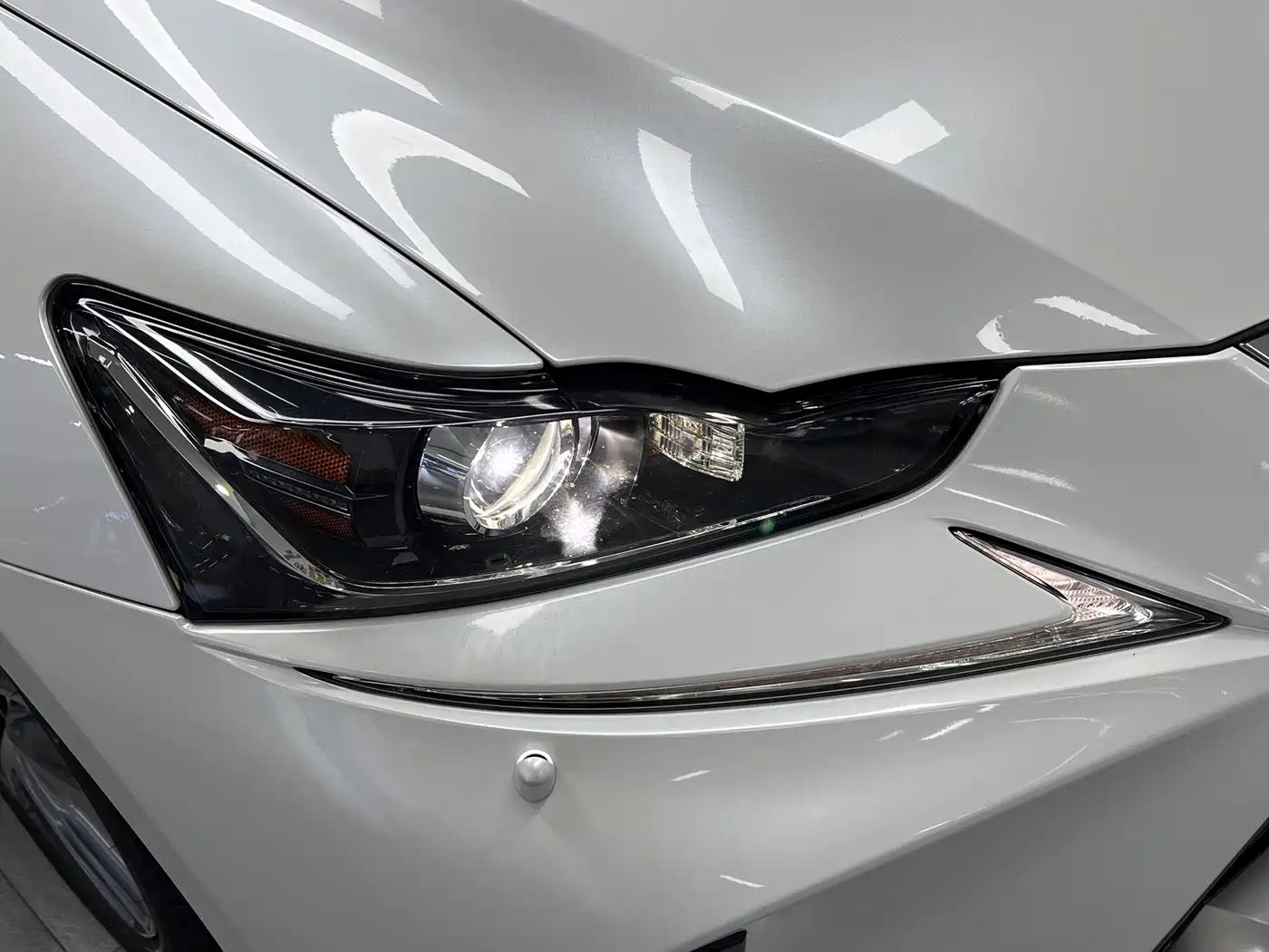 Lexus IS 2017 300 Leading Edition фото 8