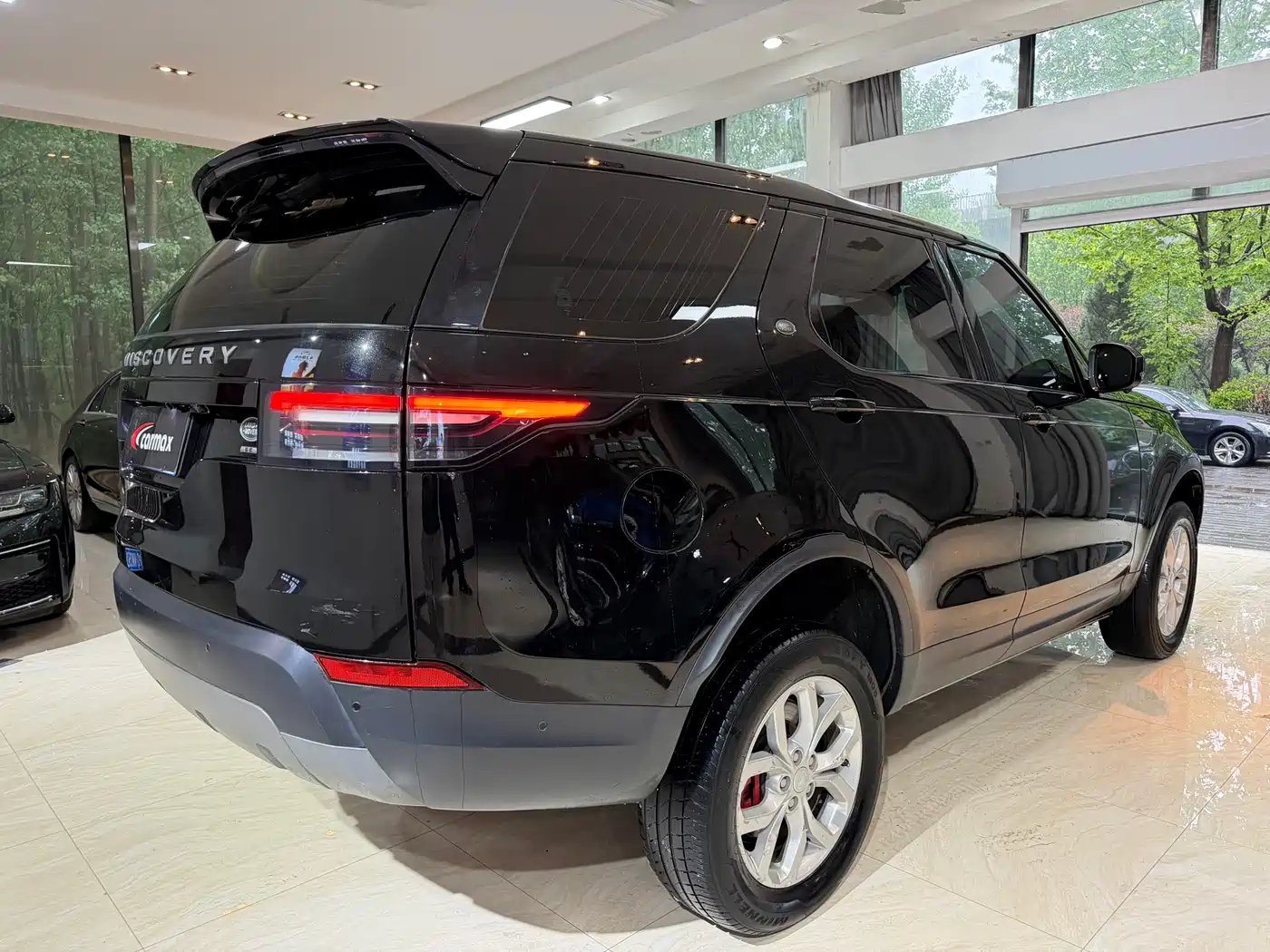 Land Rover Discovery 2018 3.0 SC V6 SE фото 9