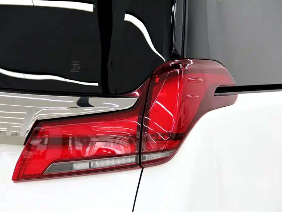 Toyota Alphard 2023 Dual Hybrid 2.5L Ultimate Gold Edition фото 29
