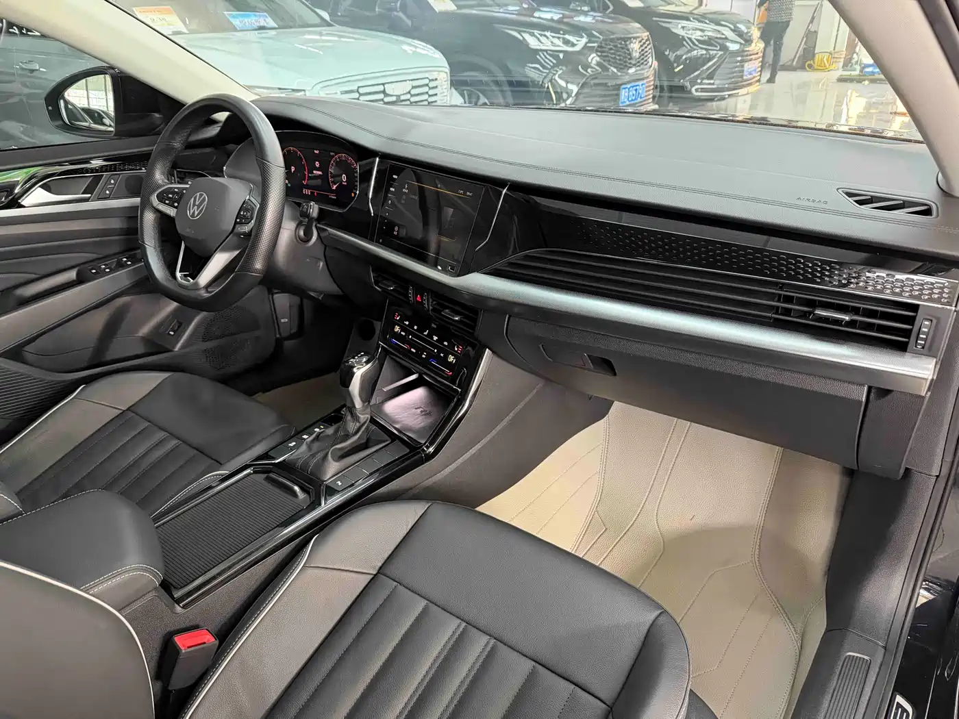 Volkswagen Passat 2022 280TSI Elite Edition фото 17