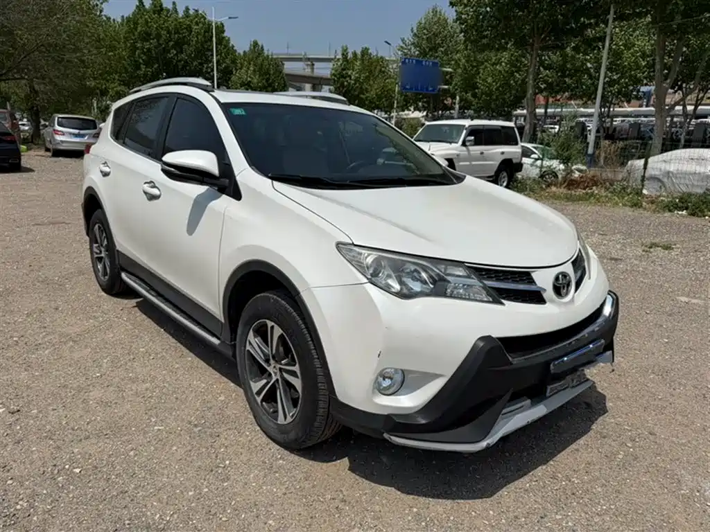 Toyota RAV4 Rongfang 2015 2.0L CVT 2WD Trend Edition фото 7