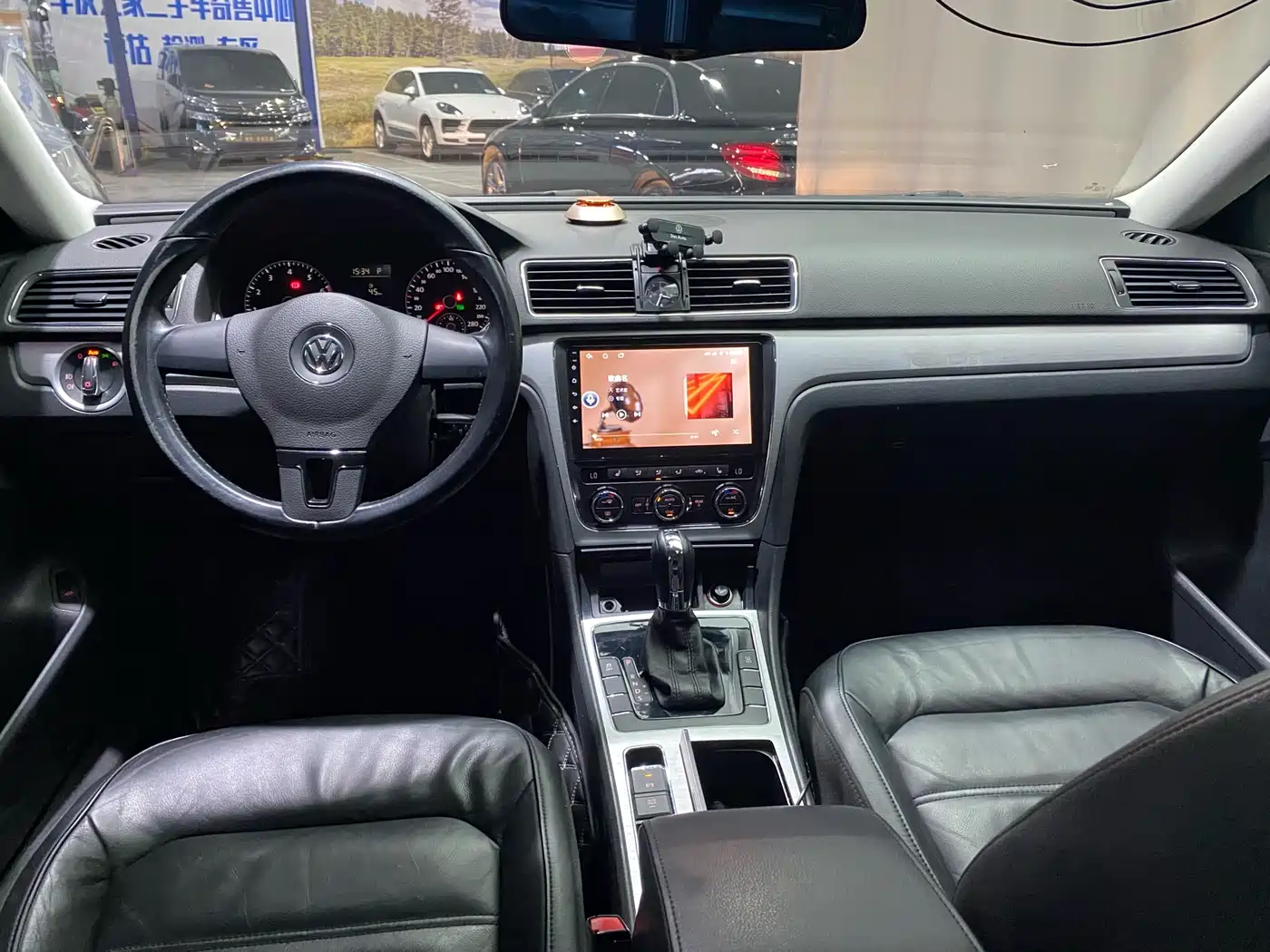 Volkswagen Passat 2014 1.8TSI DSG Luxury Edition фото 14