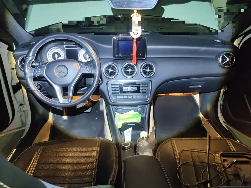 Mercedes-Benz A-Class (Import) 2015 A 200 Fashion фото 13