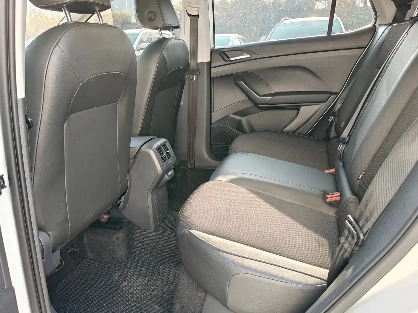 Volkswagen Tanying 2023 Model 200TSI DSG R-Line Smart Connect Edition фото 8