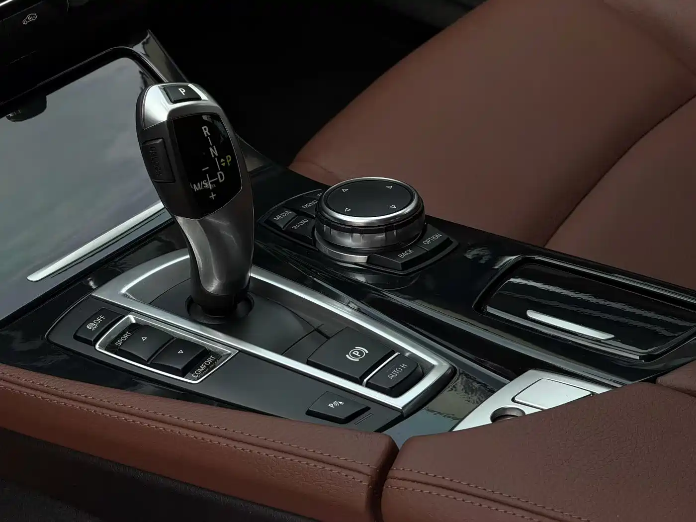 BMW 5 Series (Import) 2014 520i Touring фото 6