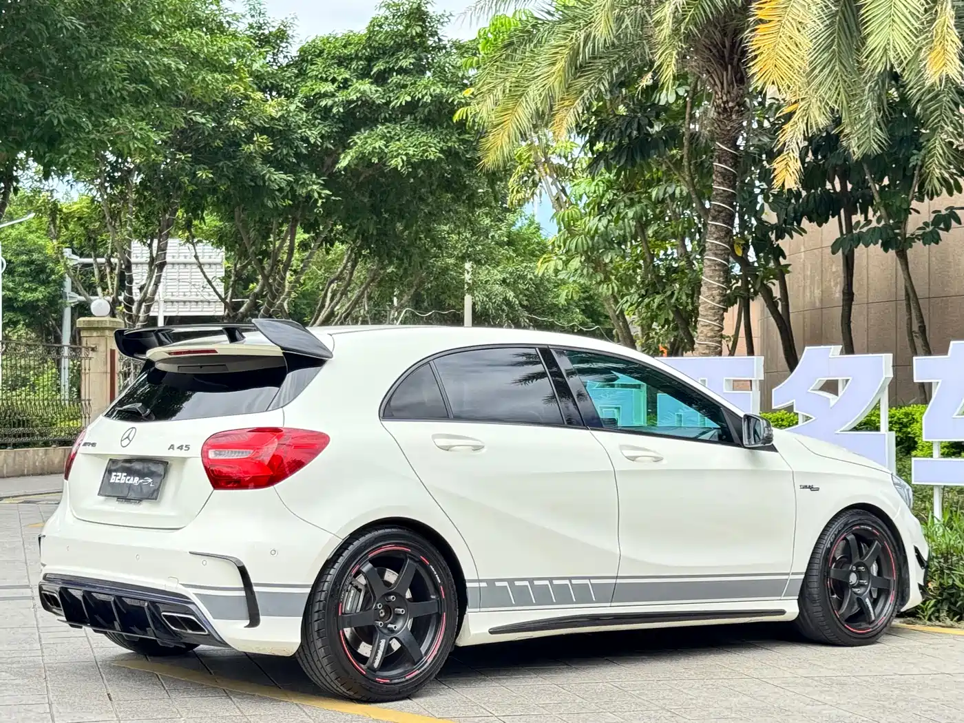Mercedes-Benz A-Class AMG (Import) 2016 AMG A 45 4MATIC фото 4