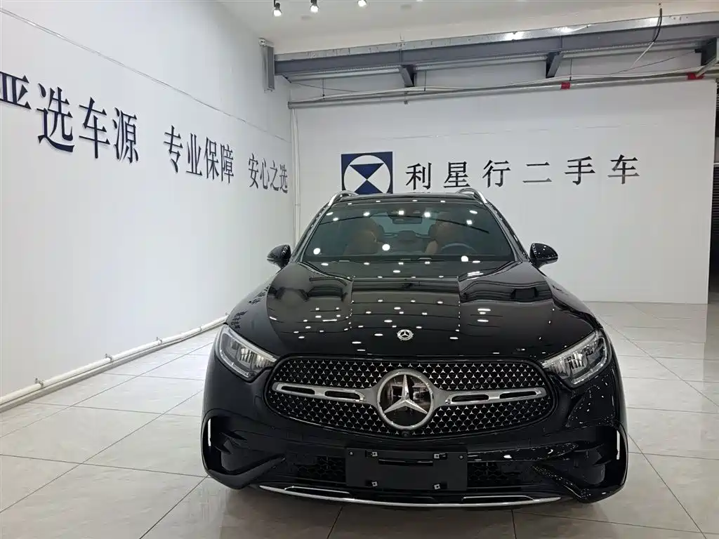 MERCEDES-BENZ GLC