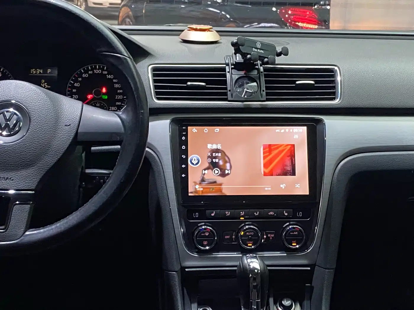 Volkswagen Passat 2014 1.8TSI DSG Luxury Edition фото 15