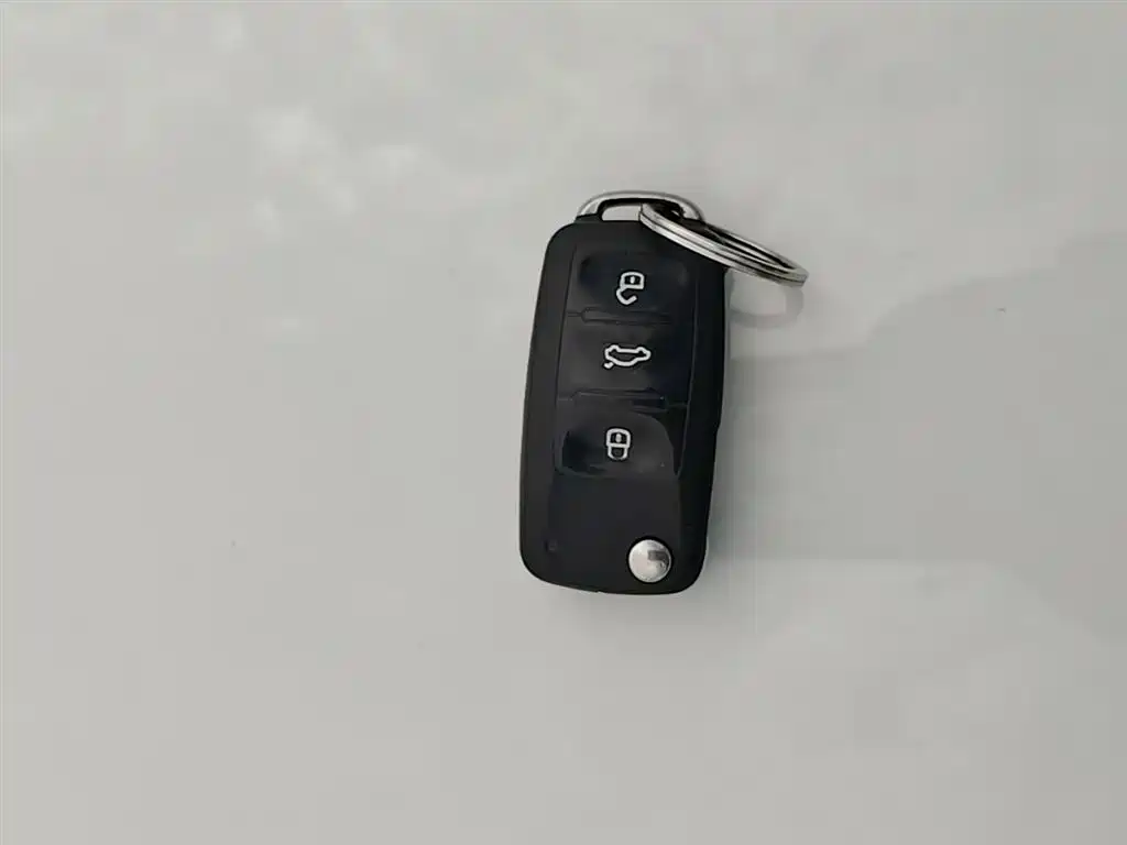 Volkswagen Lavida 2015 1.6L Automatic Trend Edition фото 9